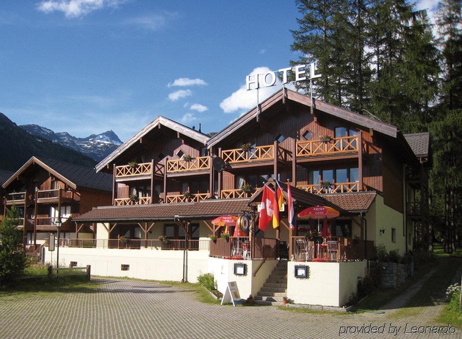 Hotel Alpenhof Oberwald Bagian luar foto